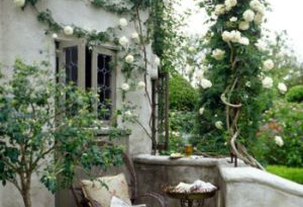 Beautiful french cottage garden design ideas 43