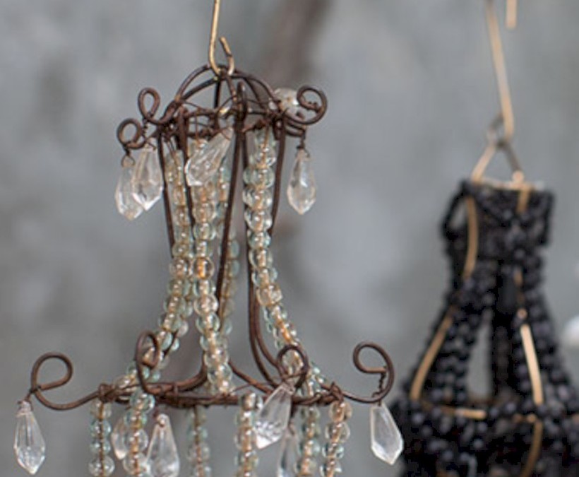 Adorable christmas chandelier decoration ideas 32