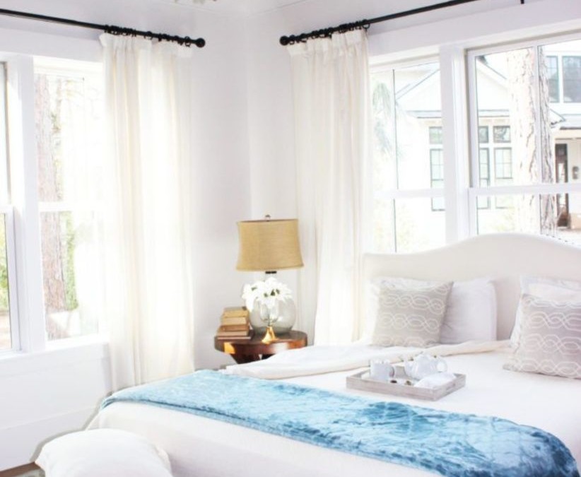 Lovely white bedroom decorating ideas for winter 23