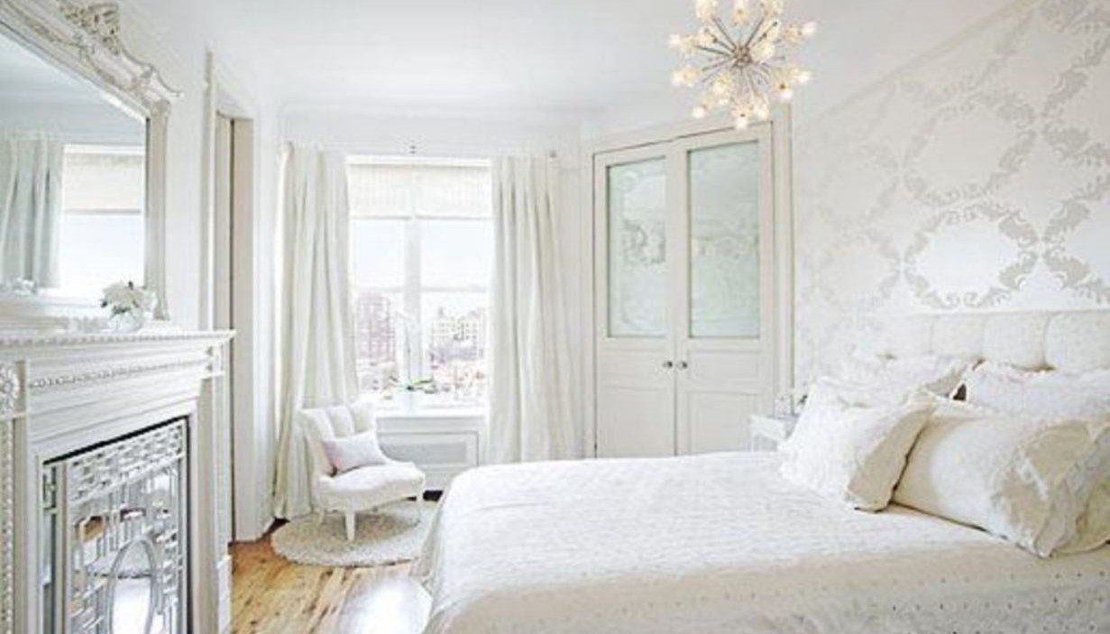 Lovely white bedroom decorating ideas for winter 31