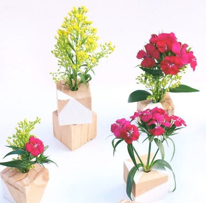 Stunning wood flower box ideas to beautify the flower decoration 19