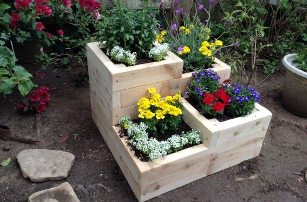 Stunning wood flower box ideas to beautify the flower decoration 32