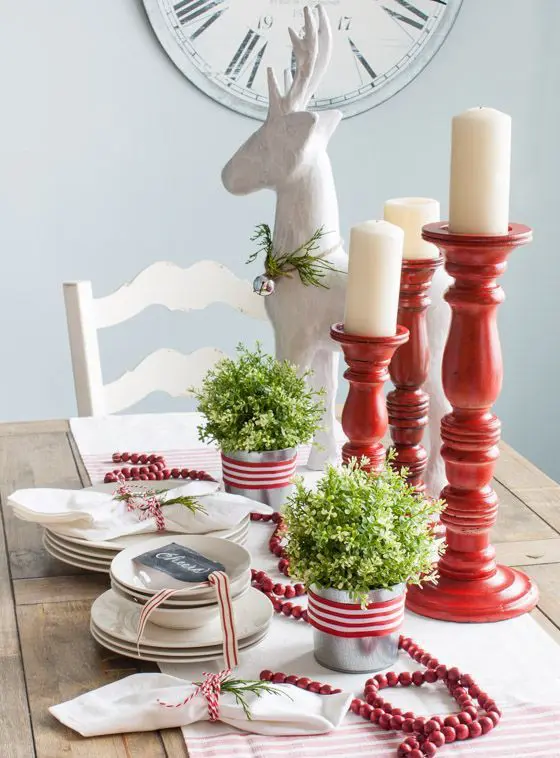 09-red-and-white-tablescape-with-candles-fresh-greenery-and-cranberries