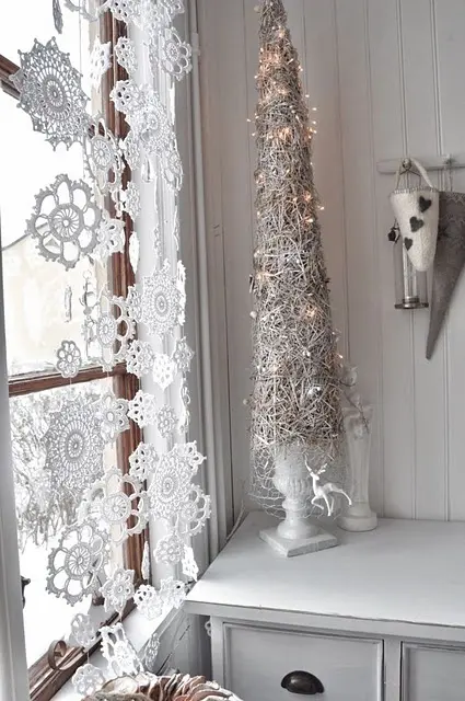 How-to-use-snowflakes-in-winter-decor-ideas-14