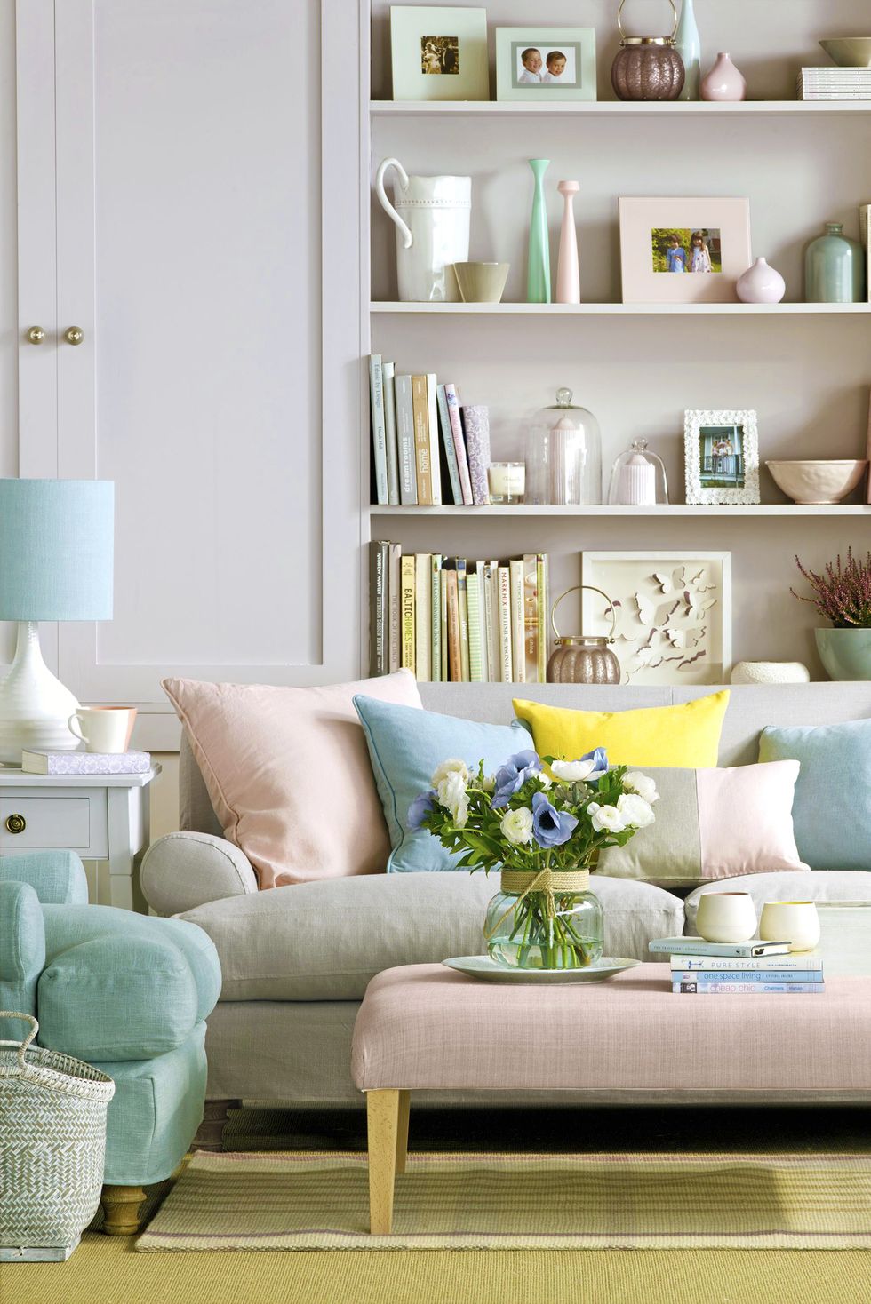 Spring-decor-ideas-pastel-living-room-1578433567